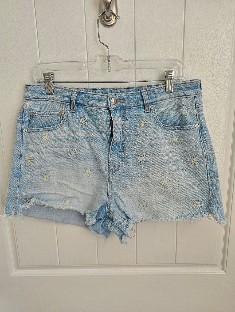 AMERICAN EAGLE Floral Embellished Womens Frayed Denim Shorts